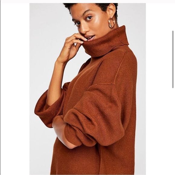 Free People Burnt Orange Softly Structured Oversized Sweater! ❤️ - Picture 2 of 7